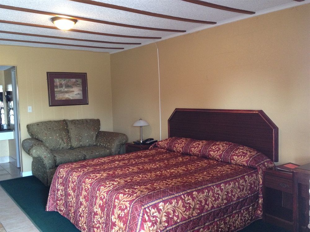 Holiday Motel Hugo エクステリア 写真
