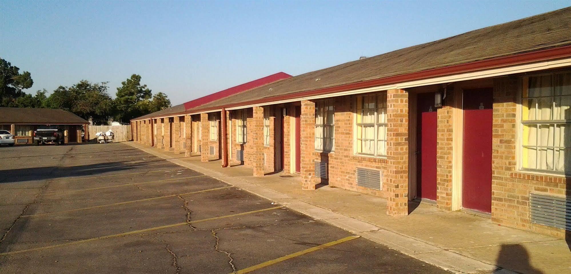 Holiday Motel Hugo エクステリア 写真